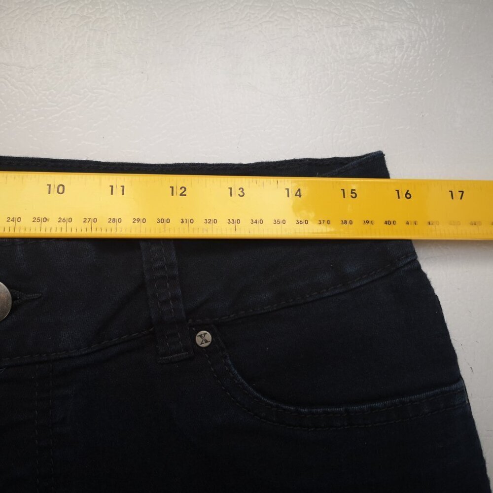 Liquid X Jeans Ladies Size 15/16 Dark Wash Flare Legs Blue Jeans - Picture 13 of 15